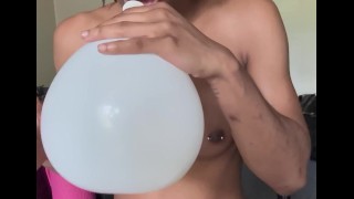 Ballon fetish met Ebony stiefzus
