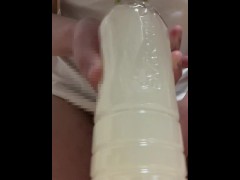 アングルを変えてまたペットボトルに大量射精 - Screenshot 16 of 16 - Cumshot