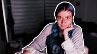 Ваша молодая жена делает уборку в свитере и стрингах 🍑