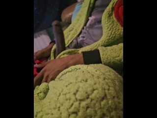 Би-би-си в костюме Гринча