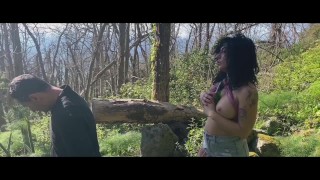 Sabrina Ice mostra le tette e ci prova con Axel Ramirez e con i suoi amici