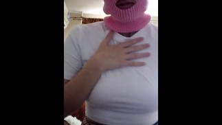 süßes rosa Höschen, Sturmhaube und Analplug