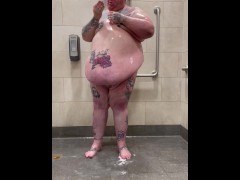 Shower pig