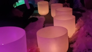 Расслабься со мной в звуковой ванне в исполнении твоей порнозвезды