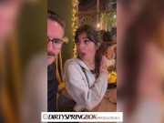 Aaliyah Yasin Se Mete Los Dedos En El Restaurante Ocupado ...