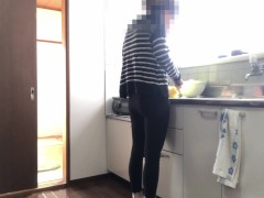 【完全素人】昼間のキッチンで性行為💓🍌🍑 - Screenshot 1 of 16 - Japanese