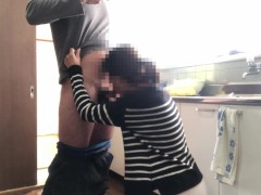 【完全素人】昼間のキッチンで性行為💓🍌🍑 - Screenshot 14 of 16 - 無修正