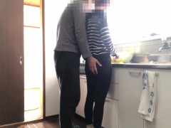 【完全素人】昼間のキッチンで性行為💓🍌🍑 - Screenshot 3 of 16 - Hentai