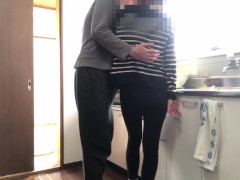 【完全素人】昼間のキッチンで性行為💓🍌🍑 - Screenshot 6 of 16 - Japanese