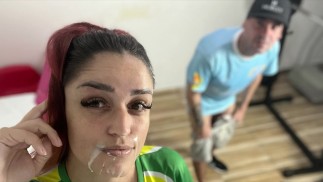 Студенты занимаются сексом в классе.