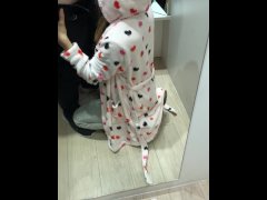 Risky blowjob in a public dressing room