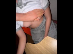 Hacemos Sexo Casero Amateur en el salón con mi Amiga del Colegio!! HD