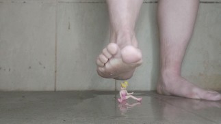 GIANTESS PISS