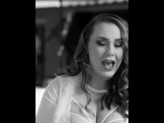 Super Thicc Onlyfans Girl Turned Singer