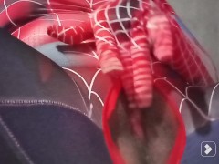Spider girl masturbacion consolador
