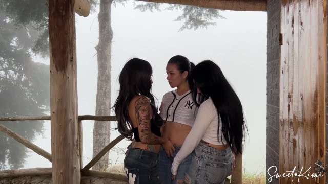 Trio of friends go to the forest to fuck with clothes, they eat my pussy