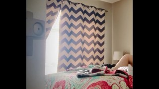 POV - Vrouw betrapt op masturberen en haar eigen kont 🍑 neuken