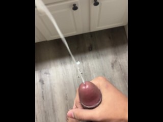 Огромный выстрел спермы Мастурбация