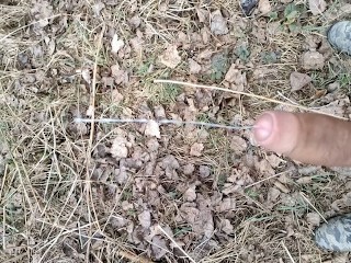 Замедленная съемка Два больших камшота на публике - необрезанный волосатый толстый член