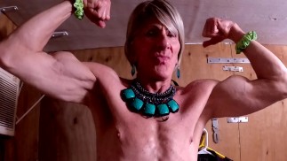 Фембой/мужчина нагло приглашает парней трахнуть ее?/его? Локоны40LBS, Выходки, Мастурбация и Кончает в промежность