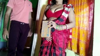 Delivery boy customer Bhabhi ke Bade Boobs dekh ke Fida ho gya