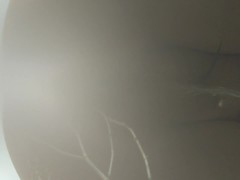 野外でほかほかおしっこをあなたにかけてみたい日本人女性。 - Screenshot 11 of 16 - おしっこ