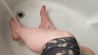 Willst du Mamas schmutzige Füße waschen?