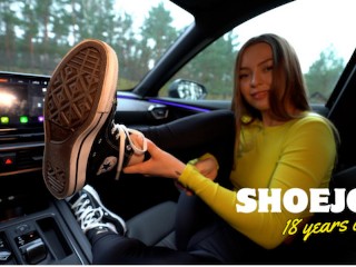 Ela Fez Um Shoejob Em Seu Converse no Meu Carro