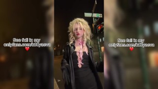 セクシーなロシアの女の子は道路上でハードセックスをしました
