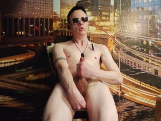 Боже, дай мне кончить, пожалуйста. Очень сексуальный парень, использующий разные секс-игрушки