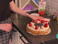 НЕПОРНУХА. Готовим торт на 8 марта. Простой рецепт вкусного подарка - Screenshot 13 of 16 - Funny