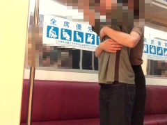 電車内でエッチな先輩が後ろから抱きついて乳首責めと手コキで気持ちよくさせてくれる♡　 - Screenshot 2 of 16 - ロールプレイ