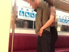 電車内でエッチな先輩が後ろから抱きついて乳首責めと手コキで気持ちよくさせてくれる♡　 - Screenshot 4 of 16 - 乳首