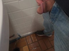 I love floor drain pissing