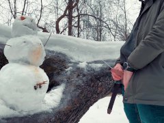 A man with a hairy dick made a snowman in winter and pissed on him from head to toe. Yellow snow