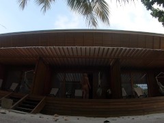 赤身裸体在阳台上的平房 - Screenshot 13 of 16 - Nudist Beach
