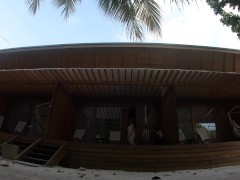 赤身裸体在阳台上的平房 - Screenshot 16 of 16 - Nudism