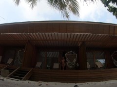 赤身裸体在阳台上的平房 - Screenshot 3 of 16 - Nudist Beach