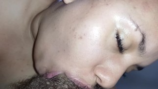 Ich schluckte, steckte meine Kehle an den Schaft des Schwanzes und tanzte mit dem Schwanz in meiner Kehle🍆🥛🥛💦😋