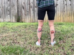Desperately Peeing Outside - Screenshot 5 of 16 - Pissing