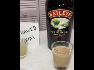 Ierse Sperma Cream Iced Coffee Voor Mijn Vrouw Om Te Drinken Op Het Feest Van Onze Saint Patrick, Ik Sluip Een Slok