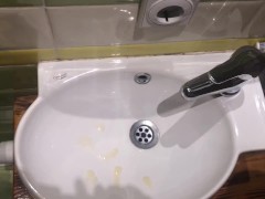 MASSIVE CUM LOAD ON THE MIRROR (fast handjob)