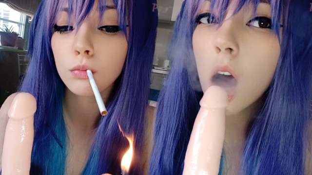 Очаровательная девушка курит и дразнит твой член (полное видео на моем ManyVids/0nlyfans)