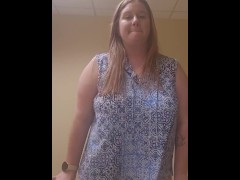Quick Flash at Work - Screenshot 9 of 16 - Bbw Mom