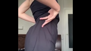 Sexy tanec v tmavém spodním prádle