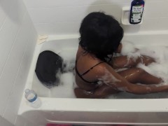 Teaser Joi Bath Time - Screenshot 7 of 16 - Bathroom