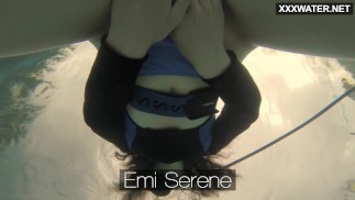 Emi Serene masturbates underwater in the pool
