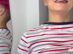 BLOQUEADA!! Mi amiga me calienta en la transmisión - Screenshot 8 of 16 - Chicas De Pelo Corto