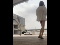 [babapapa85]戴着项圈镣铐的丝袜伪娘在人行道上脱光内裤行走