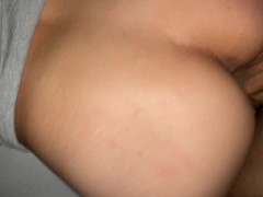 Mi hermanastra me confunde con su novio y me pide que la folle mas duro